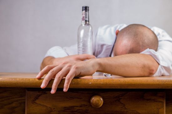 Az alkoholizmusról és a segítségkérésről